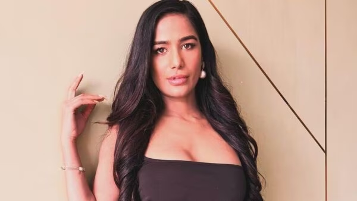 poonam-pandeys-bodyguard-reveals-she-never-mentioned-illness-dropped-her-home-on-january-29